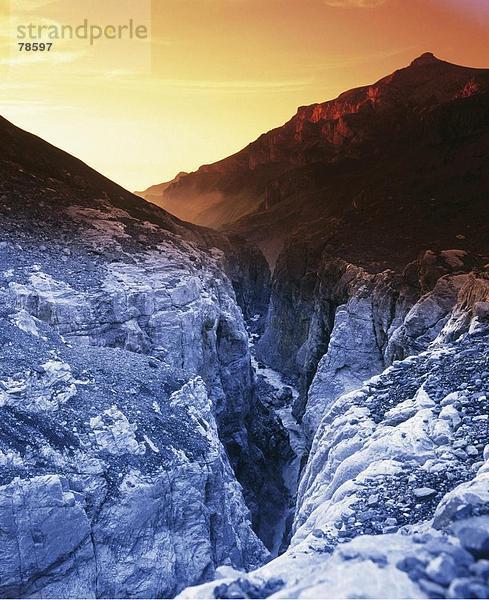 10652230  alpine  Alpen  in der Nähe von Gamchigletscher  Berge  Berner Oberland  Effekt  Erosion  Felsen  Felsen  Filter  Fluss  Strömung