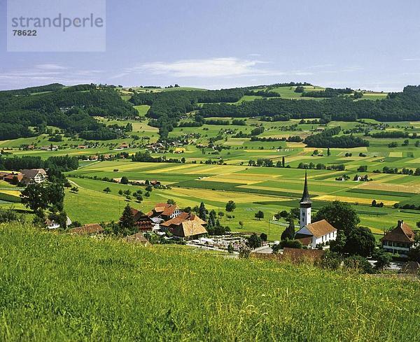 Landschaftlich schön landschaftlich reizvoll Europa Dorf Draufsicht Kanton Bern Schweiz