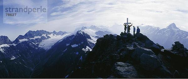 10652264  alpine  Alpen  Berge  Bergsteigen  Sport  Blüemlisalp  Freizeit  Gipfel  Gipfel Gipfel Kreuz  Gruppe  hocken ho