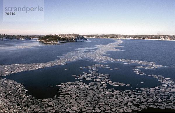Landschaftlich schön landschaftlich reizvoll Winter Ozean Küste Boot Meer Eis Natur Fähre Insel Ostsee Baltisches Meer Finnland Jahreszeit
