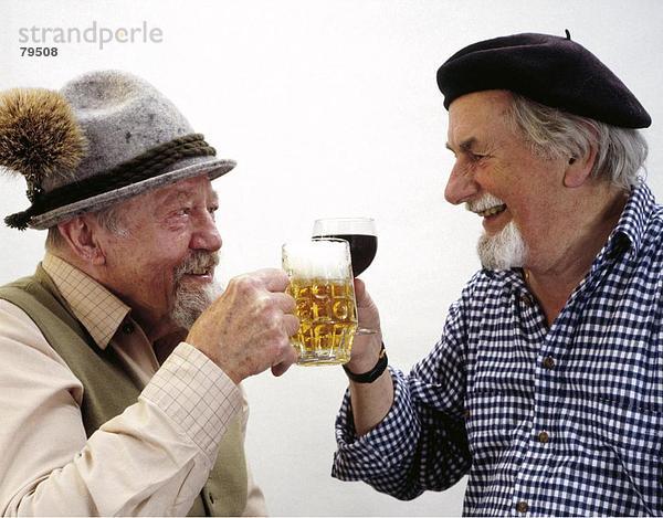 10760900  Alter  alte Person  Bier  Deutschland  Europa  Emotion  Essen  füttern  Essen  Essen  Frankreich  Europa  Freund  Freunde  u