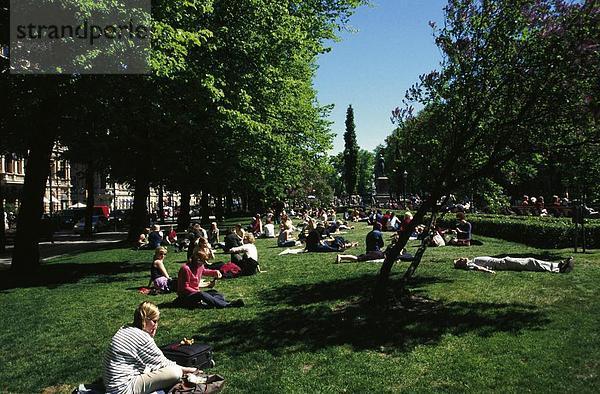 Park  10760933  Esplanadi  Architektur  Freizeit  Helsinki  Saison  Kommunikation  Person  Menschenmenge  Menschen  Natur  Park  pe