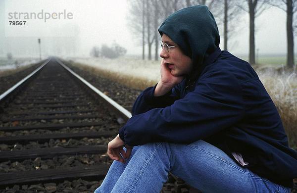 10760959  Teenager  Jugendliche  produziert  auseinander  alleine  einsam  Einsamkeit  Emotion  emotionale  Gefühl  Emotionen  Isolation  Jugend  junge