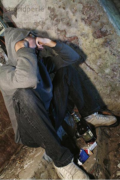 10761191  produziert  abhängigen  Abhängigkeit  auseinander  Alkohol  alkoholische  Alkoholismus  allein  Arme  Armut  Ansicht  hoffnungslos  chao
