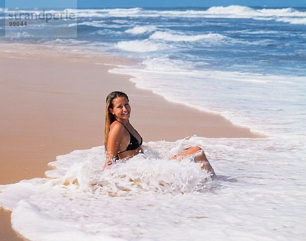 Frauen. Strand. Bademode