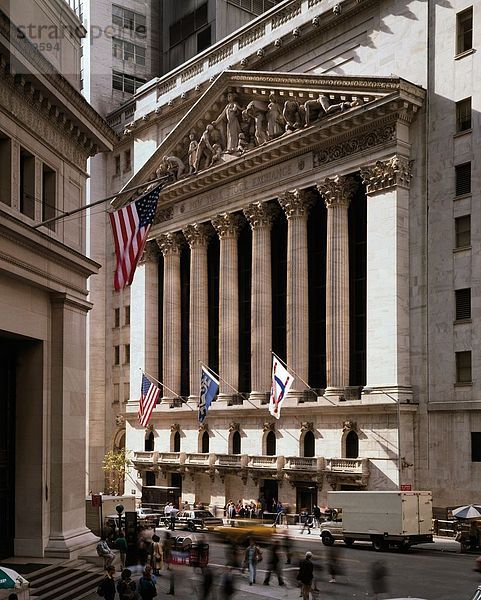 Amerikanische Flagge aus Seite der Börse Gebäude  New York Stock Exchange  New York City  New York State  USA