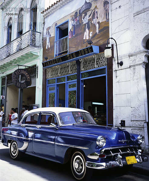 Auto geparkt in Street  Havanna  Kuba