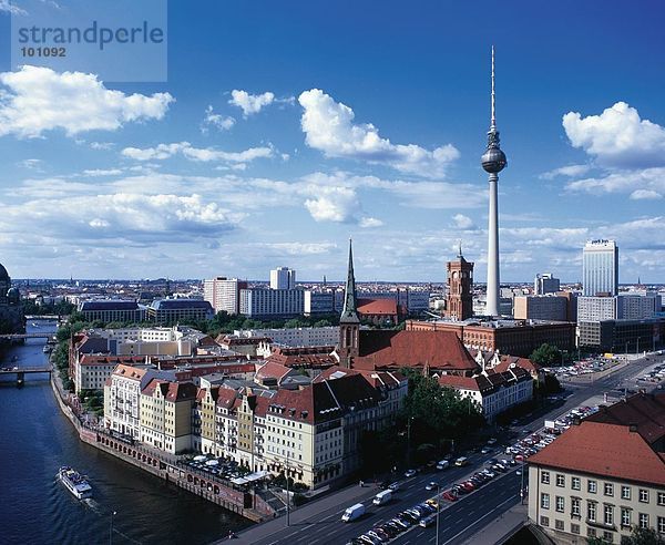 Erhöhte Ansicht der Stadt  Spree River  Berlin  Deutschland