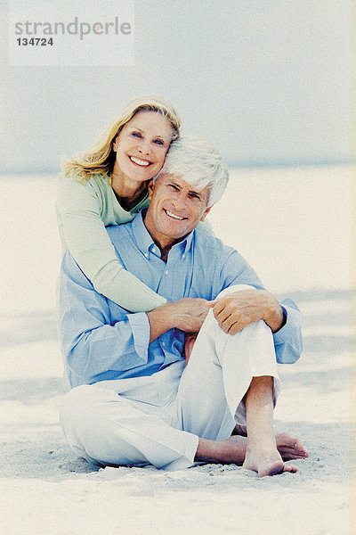 Porträt eines Paares am Strand