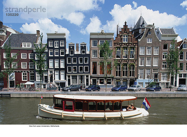 Blick vom Kanal  Amsterdam  Niederlande