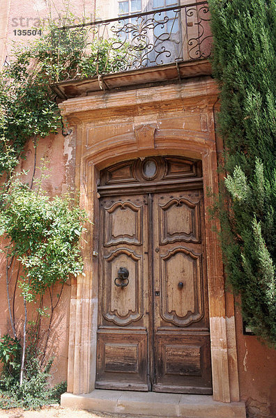 Eingangstor im Roussillon  Luberon-Gebirge