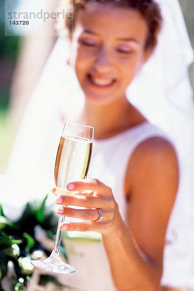 Braut mit Champagner