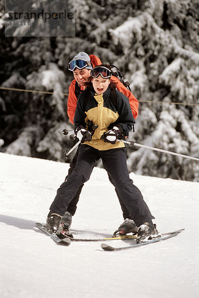 Paar im Skiurlaub