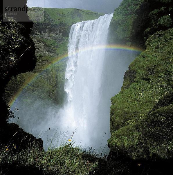 Wasserfall und Regenbogen  Skogafoss  Island