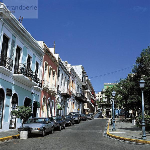 Autos geparkt am Straßenrand  Calle O' Donnell  San Juan  Puerto Rico