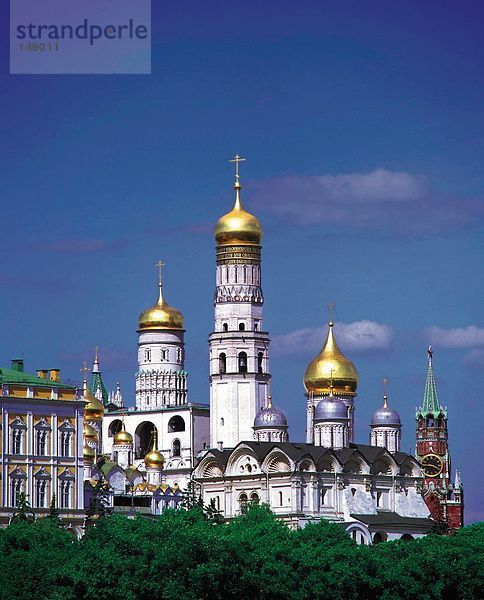 Untersicht der Kathedrale gegen Himmel  Kreml  Moskau  Russland