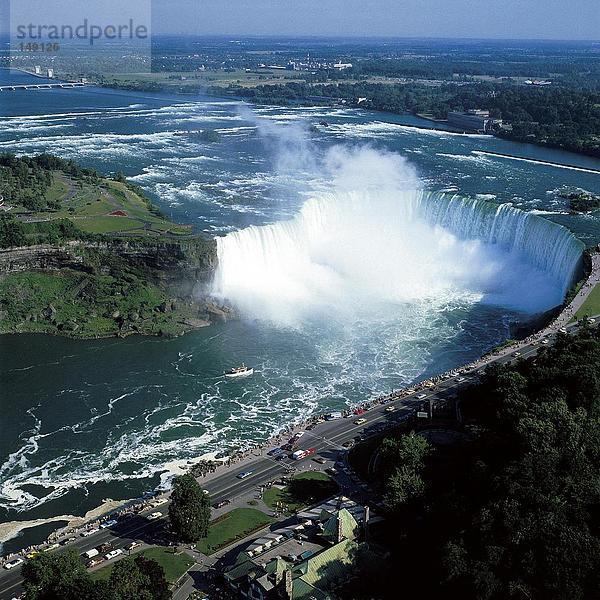 Erhöhte Ansicht von Wasserfall  Niagara Falls  Ontario-See  Ontario  Kanada