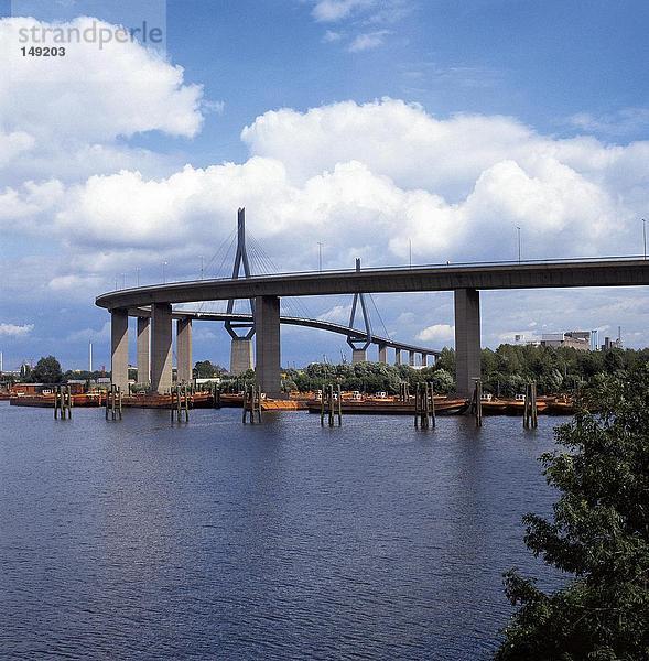 Brücke über Fluss  Kohlbrand Brücke  Hamburg  Deutschland