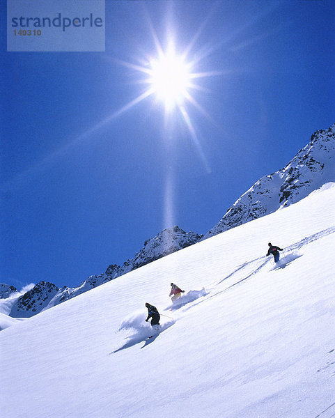 Touristen Skifahren  Sankt Anton Am Arlberg  Tirol  Österreich