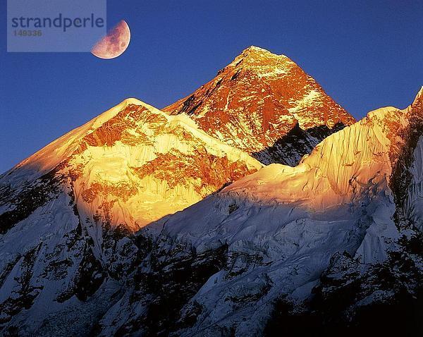 Mond über Berge  Mt. Everest  Khumbu  Nepal