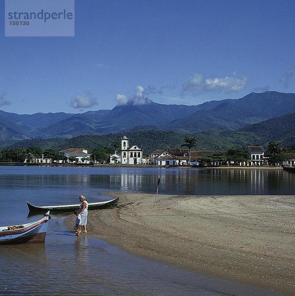 Boote im Fluss  Parati  Costa Verde  Rio De Janeiro  Brasilien