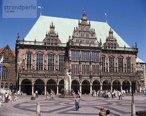 Touristen vor der Stadt Halle Gebäude  Bremen  Deutschland