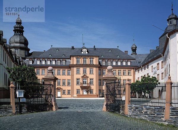 Fassade des Schlosses  Berleburg Schloss  Bad Berleburg  Kreis Siegen-Wittgenstein  Nordrhein-Westfalen  Deutschland