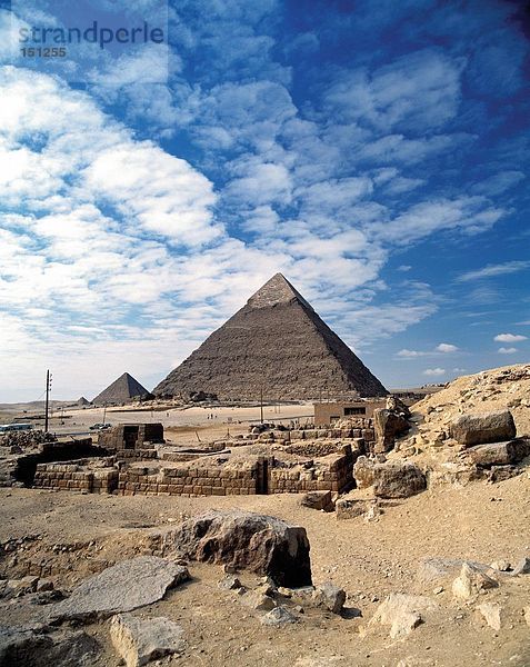 Alte Ruinen der Pyramiden  Pyramide von Mycerinus  Kheops Pyramide  Giza  Kairo  Ägypten