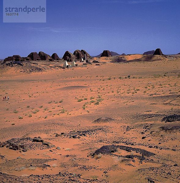 Denkmäler in der Wüste  Denkmal Nekropole Meroe Pyramiden  Sahara-Wüste  Sudan