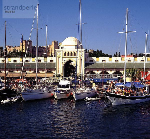 Boote am Hafen  Dodecanese Inseln  Rhodos  Griechenland