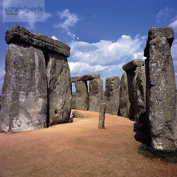 Megalithische Monumente auf eine Landschaft  Stonehenge  Wiltshire  England