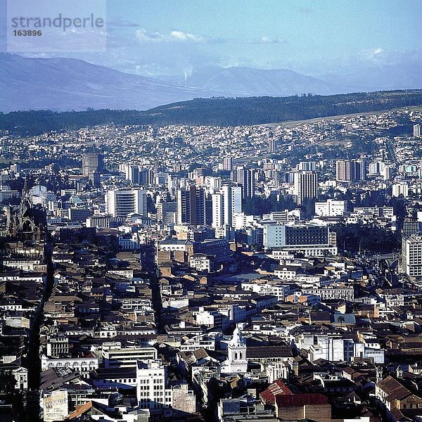 Luftbild von Stadt  Quito  Ecuador