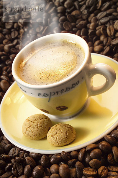 Espresso und Kaffeebohnen