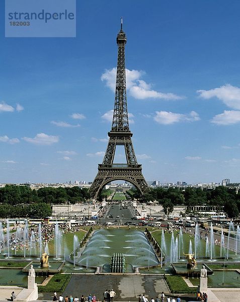 Brunnen an Tower  Eiffelturm  Paris  Frankreich