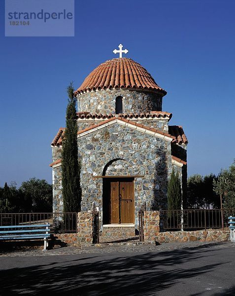 Bank vor der Kirche  Stavrovouni Kloster  Larnaca  Zypern