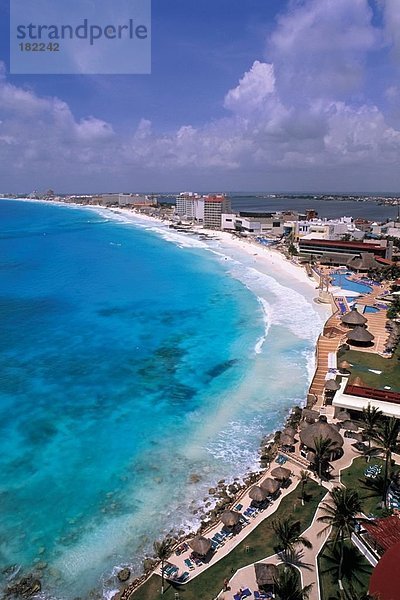 Luftbild von Küstenstadt  Cancun Beach  Cancun  Quintana Roo  Halbinsel Yucatan  Mexiko