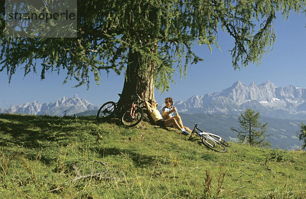 Austria  Salzburger Land  biking couple having rest