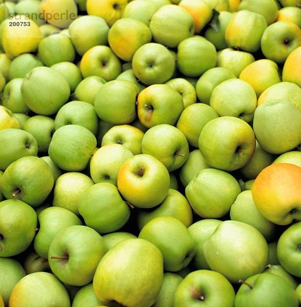 Viele grüne Äpfel (bildfüllend)