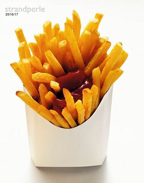 Pommes frites mit Ketchup in Fast-Food Box