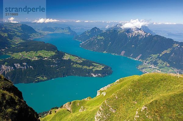 Erhöhte Ansicht eines Flusses  Schweiz