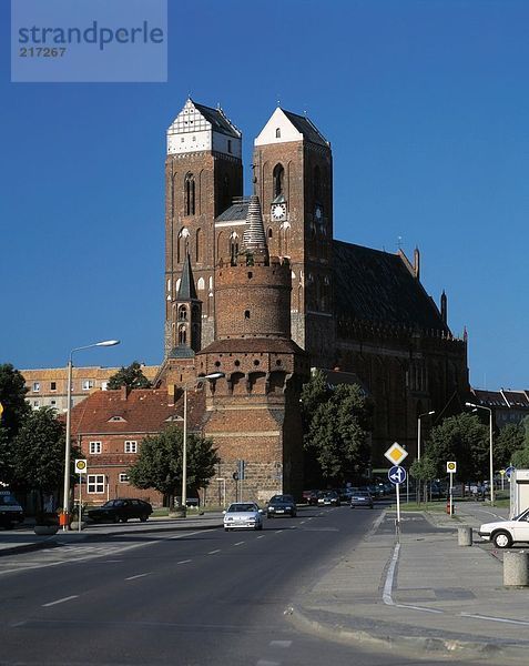 Auto Fernverkehrsstraße Kathedrale frontal Brandenburg Deutschland