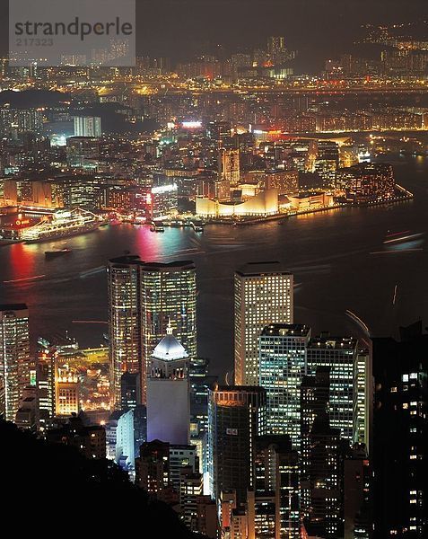 Luftbild der Stadt beleuchtet nachts  China