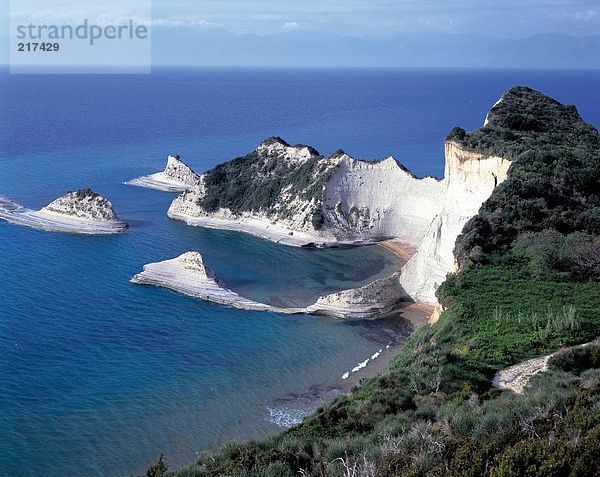 hoch oben Felsen Küste Ansicht Flachwinkelansicht Korfu Winkel Griechenland Ionische Inseln