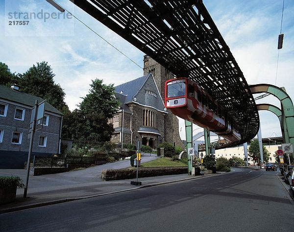 Hängebrücke  Wuppertal  Deutschland  Untersicht