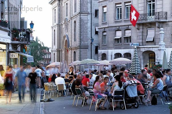 Touristen im Sidewalk Cafe  Genf  Schweiz