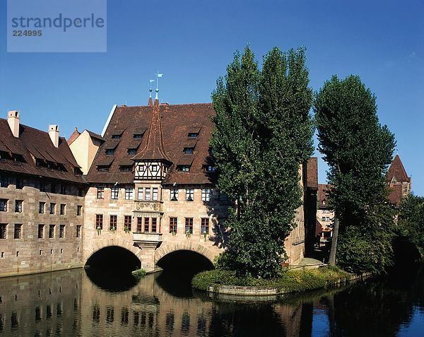 Heilg-Geist-Spital und River Pegnitz  Nürnberg  Deutschland