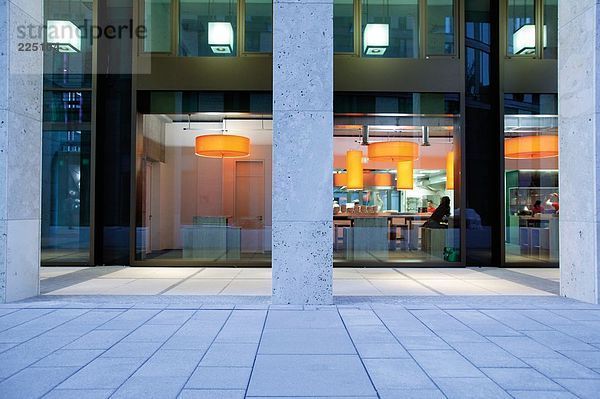 Elektrisches Licht beleuchtet in Gebäude  Frankfurt am Main  Hessen  Deutschland