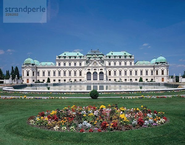 Garten und Teich an Palace  Schloss Belvedere  Wien  Österreich