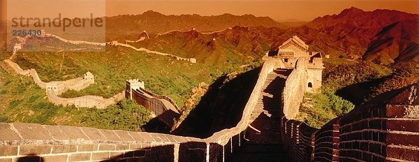 Panoramische Ansicht der alten Mauer auf Gebirge  Great Wall Of China  Peking  China