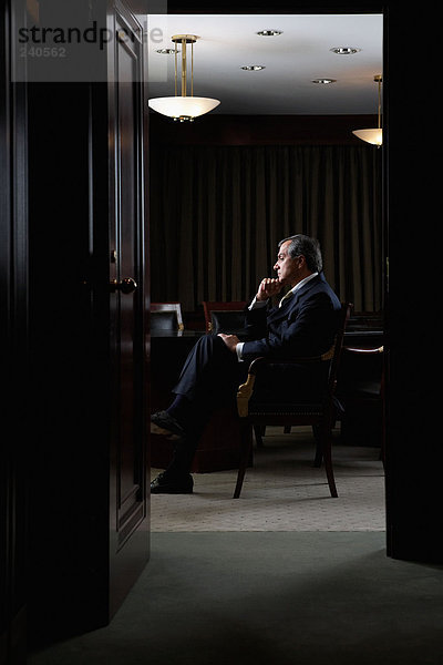 Porträt eines Vorstandsvorsitzenden in seinem Büro